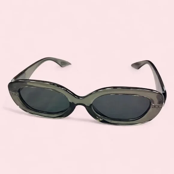 American-vintage Women's Black and Grey Sunglasses - Picture 2 of 6